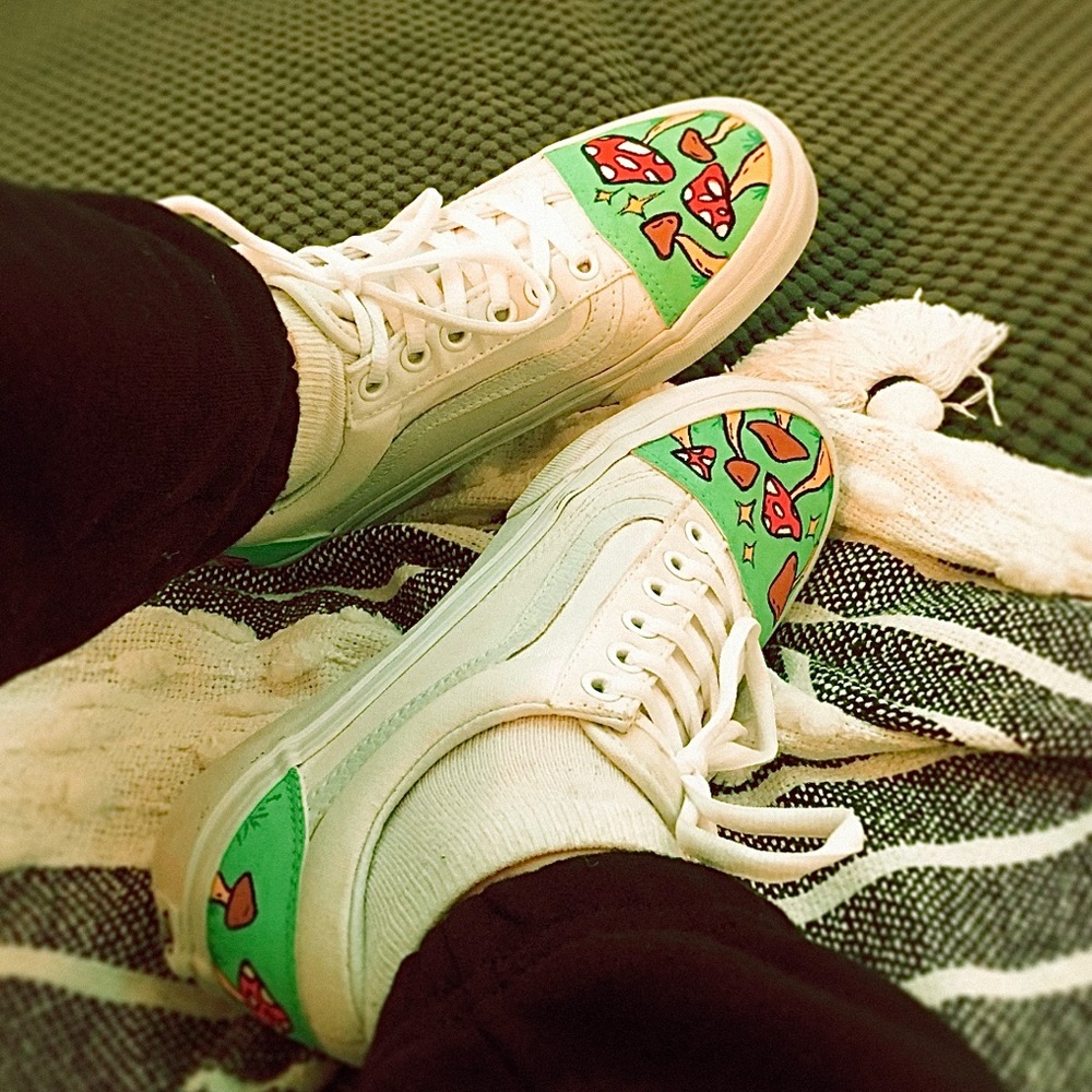Custom Mushroom White Old School Vans